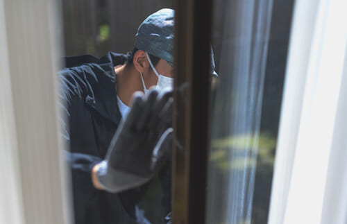 侵入者は無施錠の部屋を探している。どうしても伝えたい「ひとり暮らし」と防犯