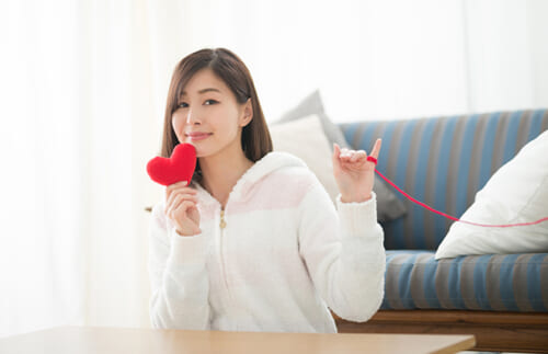 「赤い糸なんて30本くらいある」“ファンタジー”に振り回されないために大事なこと【藤森かよこ】
