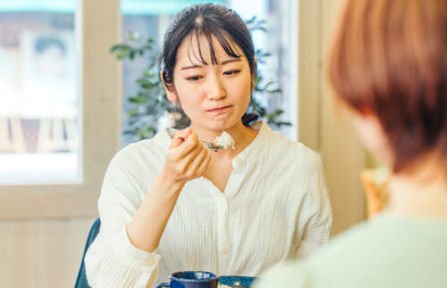 胃が重い、すぐに食べられなくなる…機能性ディスペプシアの原因は？【専門医に聞く】