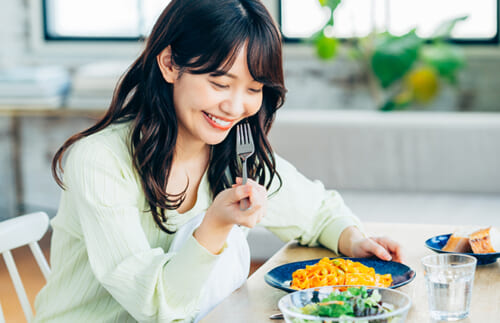 早食い、食べ過ぎの予防は？　機能性ディスペプシアを治す食習慣【専門医に聞く】