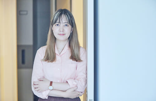 「独身女性」「女性弁護士」…イメージやジャッジをすり抜けて描くリアルな人たち【新川帆立】