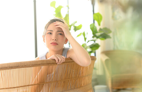 残暑バテでぐったり…気力、水分、血流の巡りを促すケアツボ3つ【鍼灸師が教える】