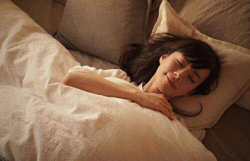 9月3日は睡眠の日！ ぐっすり眠れるシルクアイテム6選