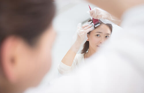 白髪用カラートリートメントをうまく活用するコツ【美髪プロに聞く】