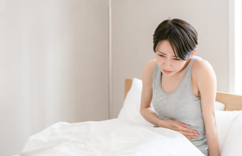 逆流性食道炎や、胃もたれに…エビデンスがあるツボケア【専門医に聞く】