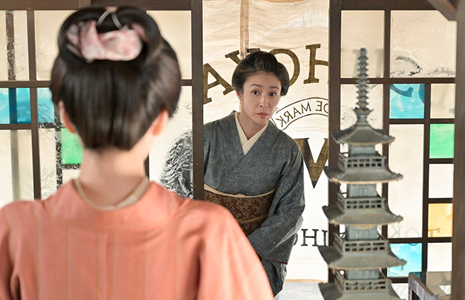 東京での家族4人暮らしが始まるりん。一方、直美は小日向と鹿鳴館の外で会うことに…【あすの『風、薫る』】