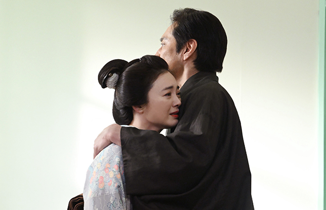 千佳子から本心を打ち明けられたりんはバーンズと直美に相談する【あすの『風、薫る』】