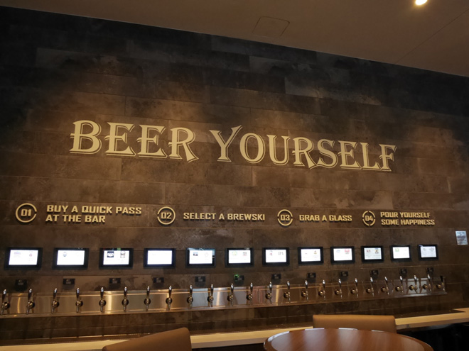 壁からビール……。最高すぎる。